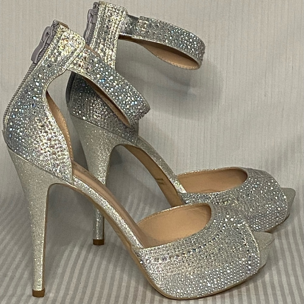 Beautiful silver heels! NEVER WORN!